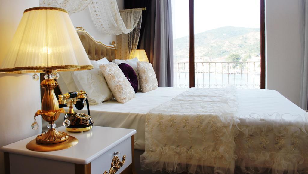 Huri & Nuri Hotel (Adults Only) Foça Ngoại thất bức ảnh