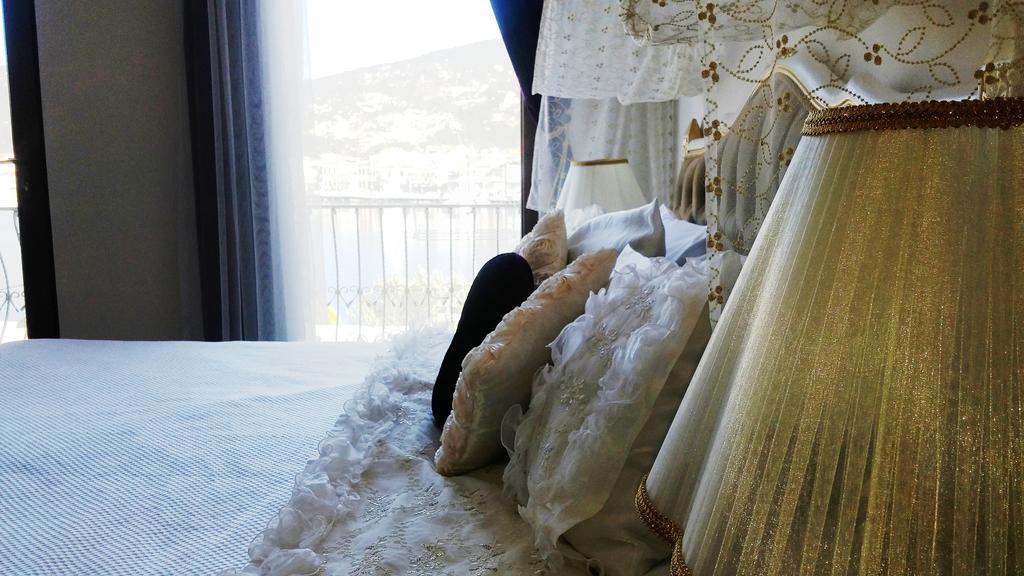 Huri & Nuri Hotel (Adults Only) Foça Ngoại thất bức ảnh